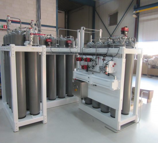 Gas station for hydraulic system of water injection dredger