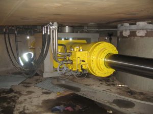 Hydraulic turning cylinders and manifold to open the Mackenstreet bridge